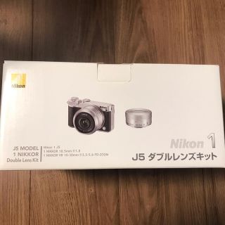 ニコン(Nikon)の美品！Nikon j5 ダブルレンズキット(ミラーレス一眼)