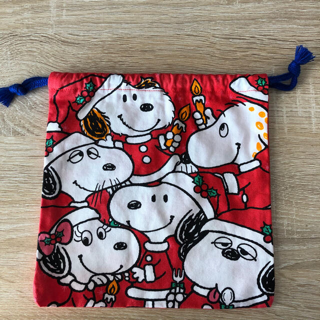 SNOOPY(スヌーピー)のUSJ購入　SNOOPY巾着　クリスマス エンタメ/ホビーのおもちゃ/ぬいぐるみ(キャラクターグッズ)の商品写真