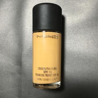 マック(MAC)のスタジオフィックスフルイッド NC35(ファンデーション)