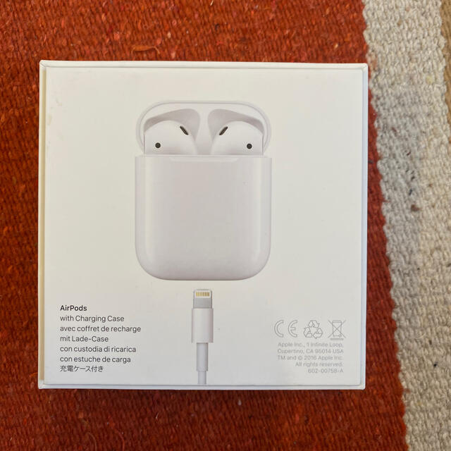 Apple(アップル)のapple AirPods [正規品］ スマホ/家電/カメラのオーディオ機器(ヘッドフォン/イヤフォン)の商品写真