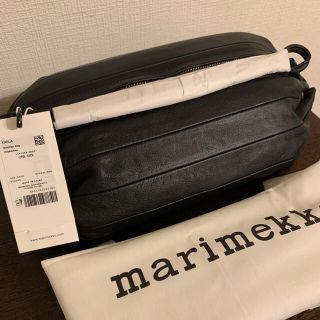 マリメッコ(marimekko)の⭐️ 新品未使用 マリメッコ KARLA ショルダーレザー バッグ　ブラック(ショルダーバッグ)