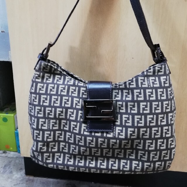 定番✨　FENDI フェンディ　ワンショルダー　ズッカ　FF シルバー金具