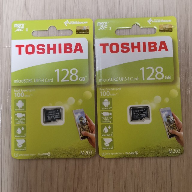 東芝(トウシバ)の新品未使用 東芝 microSD 128GB 2枚セット スマホ/家電/カメラのスマートフォン/携帯電話(その他)の商品写真