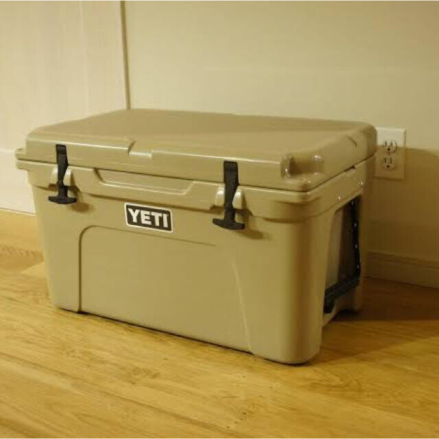 ポリエチレンフォームTundra 45【新品未使用】YETI　クーラーボックスTan