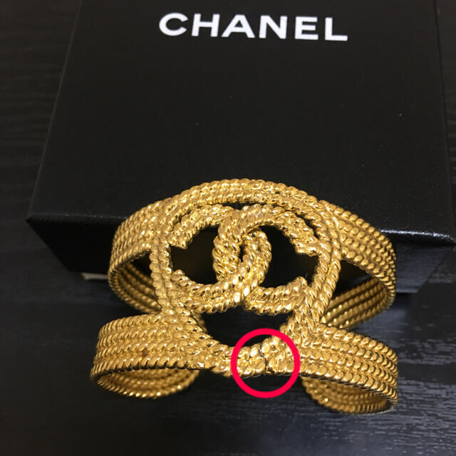 CHANEL(シャネル)のシャネル　ブレスレット　バングル　ヴィンテージ　難あり レディースのアクセサリー(ブレスレット/バングル)の商品写真