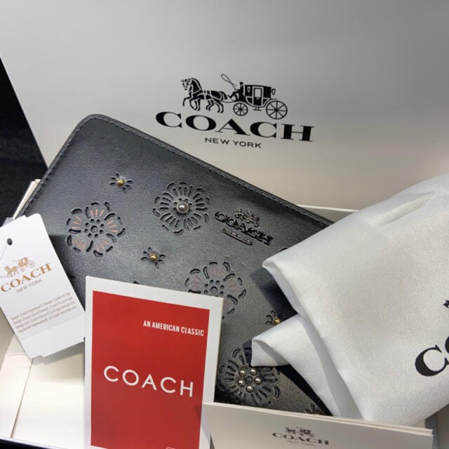 COACH(コーチ)のプレゼントにも❤️新品コーチ レディス 高級カーフレザー スタッズ 長財布 レディースのファッション小物(財布)の商品写真