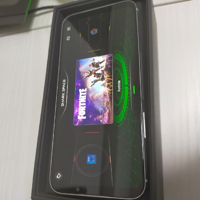 ANDROID(アンドロイド)のゆに様専用Xiaomi Black Shark 2 6GB 128GB シルバー スマホ/家電/カメラのスマートフォン/携帯電話(スマートフォン本体)の商品写真