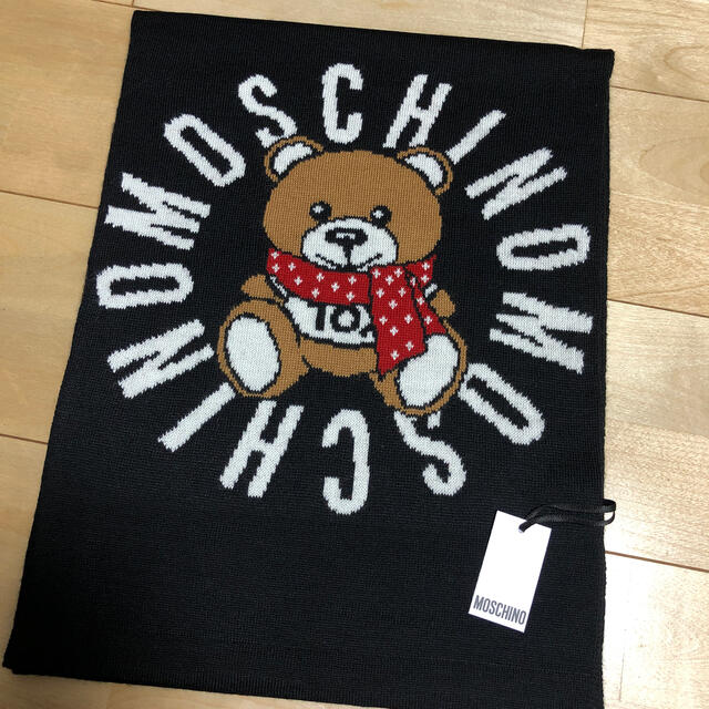 MOSCHINO(モスキーノ)の新品未使用！モスキーノマフラー レディースのファッション小物(マフラー/ショール)の商品写真