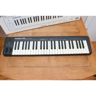 コルグ(KORG)のALESIS Q49 MIDIキーボード(MIDIコントローラー)