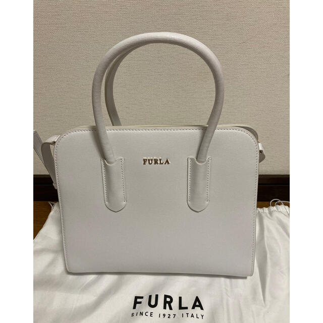 FURLA フルラ　ショルダー　ハンドバッグ　新品　プレゼントにも　ホワイト