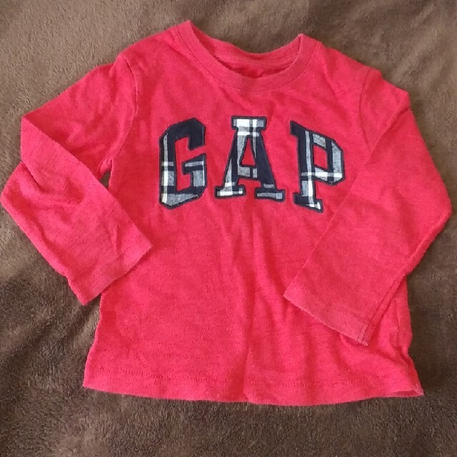 GAP(ギャップ)の【95サイズ】GAPシャツ キッズ色褪せあり、毛玉あり キッズ/ベビー/マタニティのキッズ服男の子用(90cm~)(Tシャツ/カットソー)の商品写真