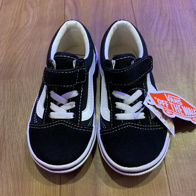 VANS(ヴァンズ)のVANS☆新品☆オールドスクール スニーカー キッズ/ベビー/マタニティのキッズ靴/シューズ(15cm~)(スニーカー)の商品写真