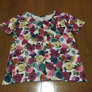 エモダ(EMODA)の花柄トップス(Tシャツ(半袖/袖なし))