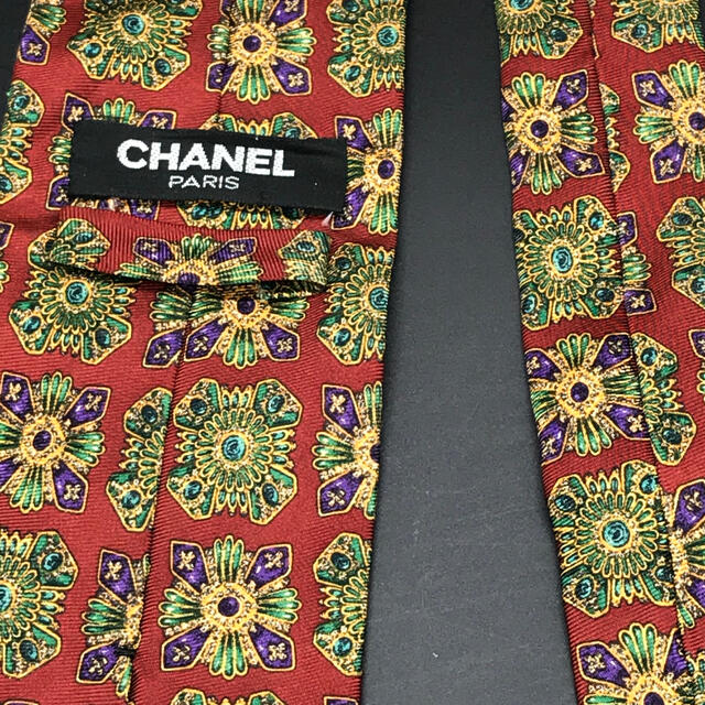 CHANEL(シャネル)のCHANEL シャネル シルクネクタイ☆イタリア製 赤茶 宝石総柄 メンズのファッション小物(ネクタイ)の商品写真