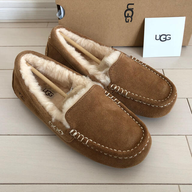 UGG(アグ)の【vivi0303様専用】24.0 UGG アンスレー　モカシン　チェスナット レディースの靴/シューズ(スリッポン/モカシン)の商品写真