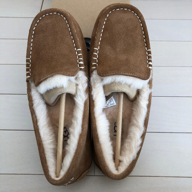 UGG(アグ)の【vivi0303様専用】24.0 UGG アンスレー　モカシン　チェスナット レディースの靴/シューズ(スリッポン/モカシン)の商品写真