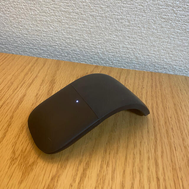 Microsoft(マイクロソフト)のMicrosoft Arc Mouse (ブラック) マウス スマホ/家電/カメラのPC/タブレット(PC周辺機器)の商品写真