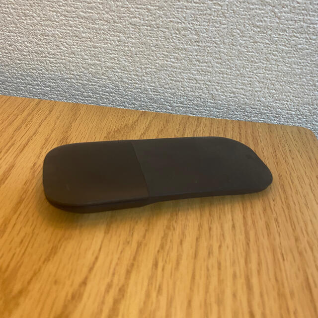 Microsoft(マイクロソフト)のMicrosoft Arc Mouse (ブラック) マウス スマホ/家電/カメラのPC/タブレット(PC周辺機器)の商品写真