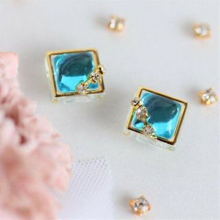 小粒のスクエアノンホールピアス(239)アクアブルー(イヤリング)