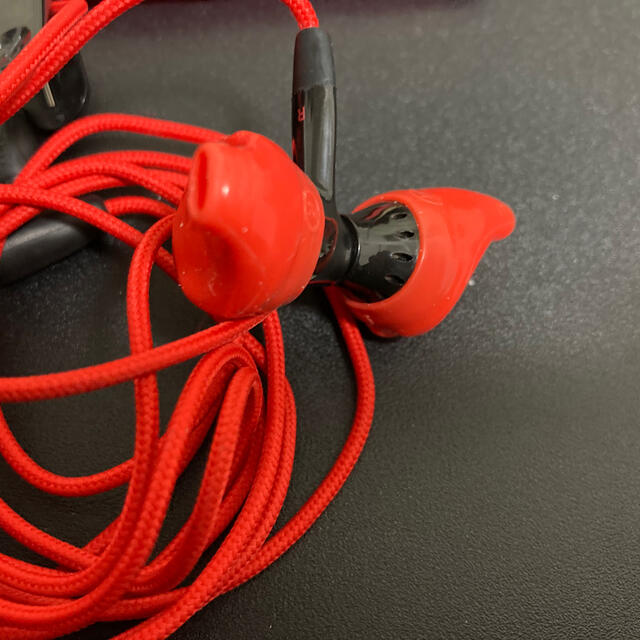 中古品　yurbuds スポーツイヤホン スマホ/家電/カメラのオーディオ機器(ヘッドフォン/イヤフォン)の商品写真