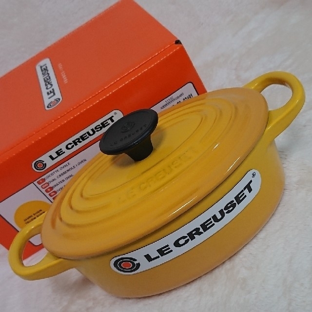 LE CREUSET(ルクルーゼ)のル・クルーゼ 17cm ココット オーバル イエロー インテリア/住まい/日用品のキッチン/食器(鍋/フライパン)の商品写真