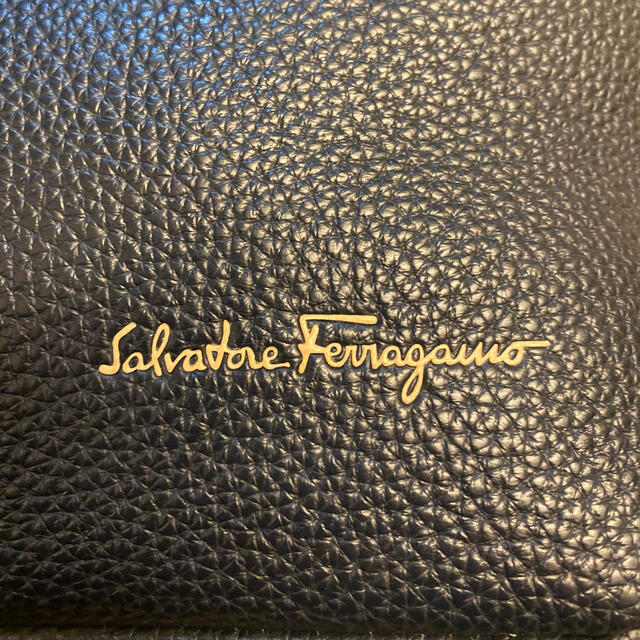 Salvatore Ferragamo(サルヴァトーレフェラガモ)のショルダーバック メンズのバッグ(ショルダーバッグ)の商品写真