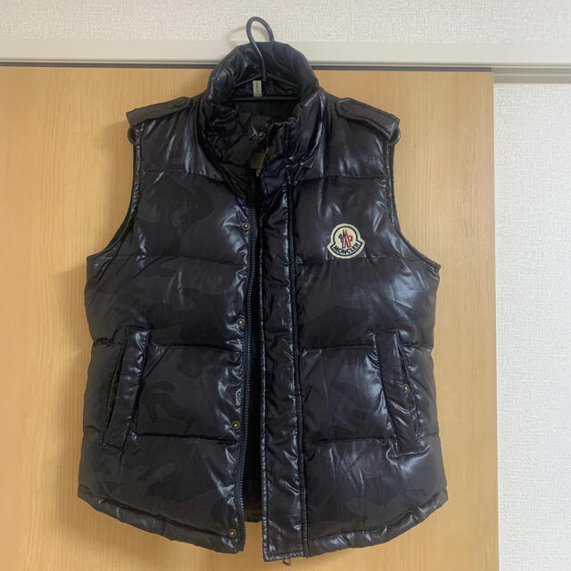 MONCLER(モンクレール)の【美品】モンクレール ダウンベスト メンズのジャケット/アウター(ダウンベスト)の商品写真