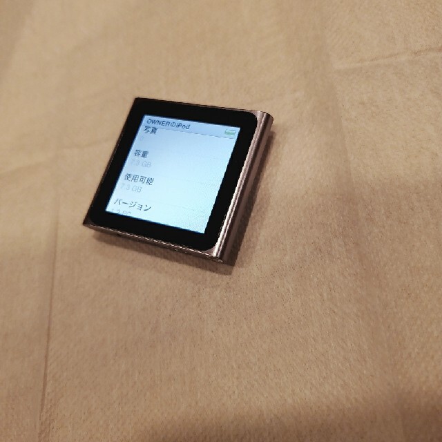 Apple(アップル)のiPod nano 6世代 8GB シルバー 超美品！ 電池持ち良好！ スマホ/家電/カメラのオーディオ機器(ポータブルプレーヤー)の商品写真