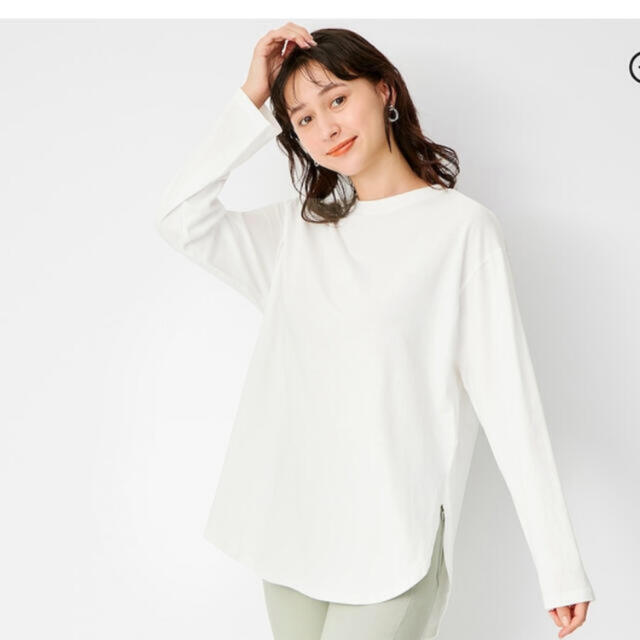 GU(ジーユー)のラウンドヘム　ロングスリーブt オフホワイト　gu　S　新品未使用 レディースのトップス(Tシャツ(長袖/七分))の商品写真