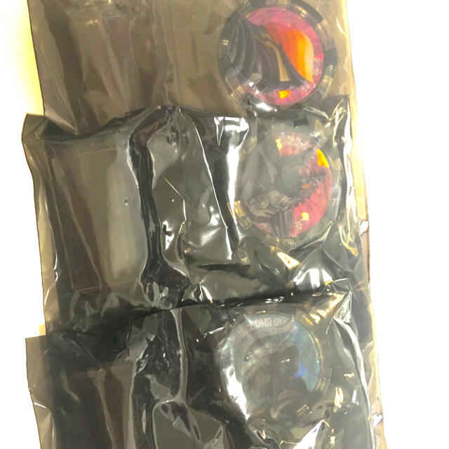 BANDAI(バンダイ)のGPウルトラメダル04 グリーザ・デストルドス・ウルトロイドゼロ エンタメ/ホビーのおもちゃ/ぬいぐるみ(キャラクターグッズ)の商品写真