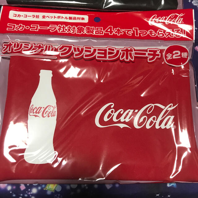 コカ・コーラ(コカコーラ)のコカ・コーラ クッションポーチ 2点セット♡ レディースのファッション小物(ポーチ)の商品写真