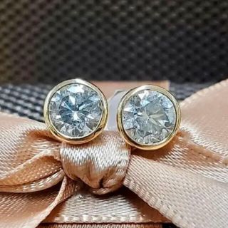 1ct 以上ダイヤモンド　k18 バイザヤードセッティングピアス(ピアス)