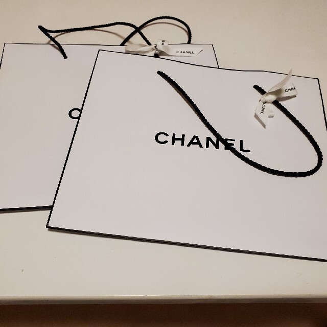 CHANEL(シャネル)のCHANELショップ紙袋 レディースのバッグ(ショップ袋)の商品写真