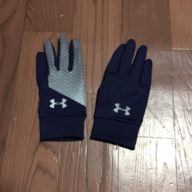 UNDER ARMOUR(アンダーアーマー)の40%オフ アンダーアーマー 手袋 YMD ネイビー ジュニア キッズ グローブ キッズ/ベビー/マタニティのこども用ファッション小物(手袋)の商品写真