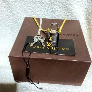 ルイヴィトン(LOUIS VUITTON)のルイヴィトン シルバー カデナ南京錠、鍵2本付き！(ネックレス)