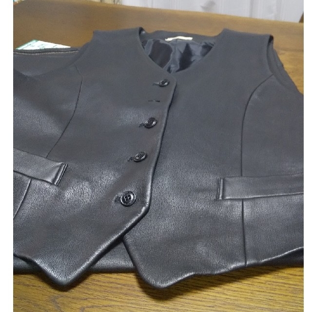 最終価格人工皮革 ベスト&スカートM レディースのスカート(その他)の商品写真