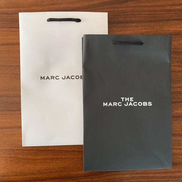 MARC BY MARC JACOBS(マークバイマークジェイコブス)のマークジェイコブス　ショップ袋　ブランド紙袋 レディースのバッグ(ショップ袋)の商品写真