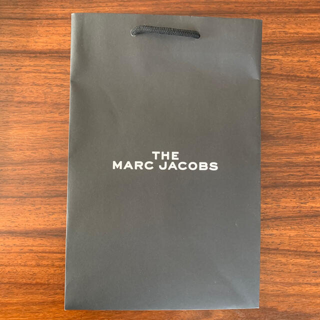 MARC BY MARC JACOBS(マークバイマークジェイコブス)のマークジェイコブス　ショップ袋　ブランド紙袋 レディースのバッグ(ショップ袋)の商品写真