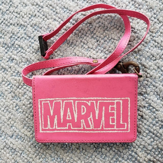 MARVEL(マーベル)のMARVELカードケース レディースのファッション小物(名刺入れ/定期入れ)の商品写真