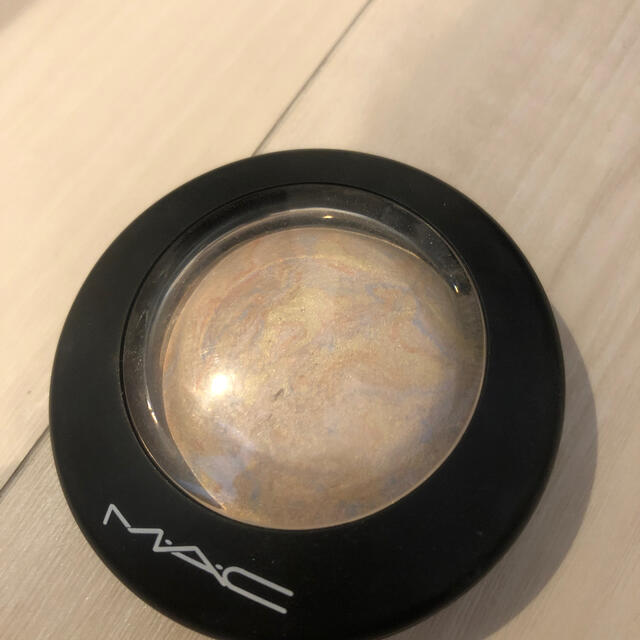 MAC(マック)のMAC LIGHTSCAPADE コスメ/美容のベースメイク/化粧品(フェイスパウダー)の商品写真