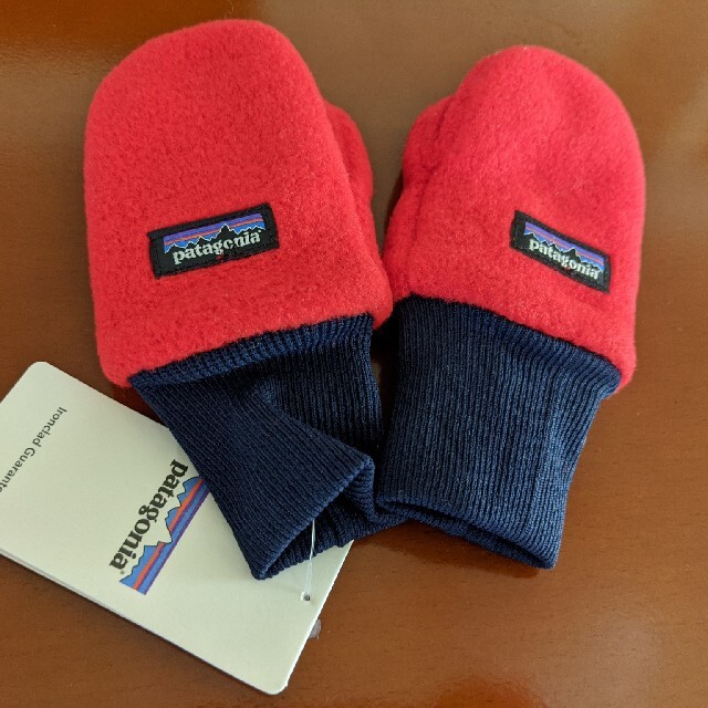 patagonia(パタゴニア)のパタゴニア　ミトン　新品 キッズ/ベビー/マタニティのこども用ファッション小物(手袋)の商品写真