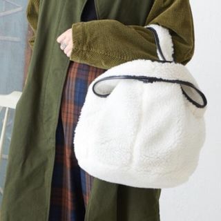 イアパピヨネ(ear PAPILLONNER)の新品未使用☆ear PAPILLONNER BOA USAGI BAG(ショルダーバッグ)