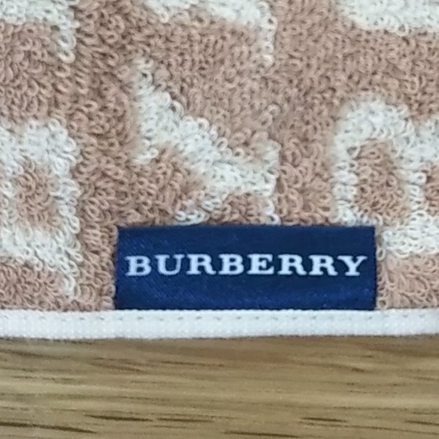 ハンドタオル BURBERRY レディースのファッション小物(ハンカチ)の商品写真