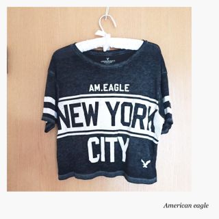 アメリカンイーグル(American Eagle)の袖のラインが◎！ロゴ入りグレーのTシャツ(Tシャツ(半袖/袖なし))