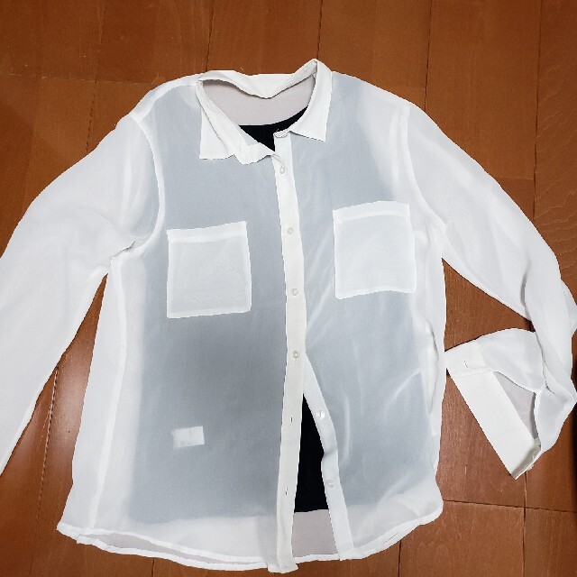 GU(ジーユー)のGU シースルーシャツ　オフホワイト　M レディースのトップス(シャツ/ブラウス(長袖/七分))の商品写真