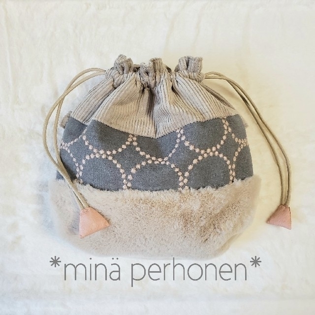 mina perhonen(ミナペルホネン)のミナペルホネン 巾着 バッグ ハンドメイド  タンバリン ポーチ レディースのバッグ(ハンドバッグ)の商品写真