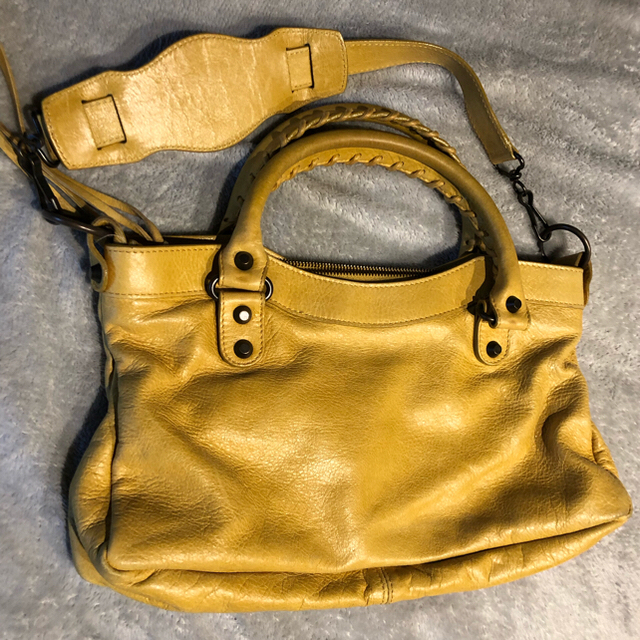 お得クーポン発行中BALENCIAGA(バレンシアガ) ザ・ファースト