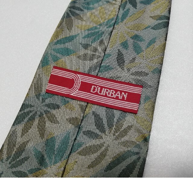 D’URBAN(ダーバン)の美品★DURBANダーバン★気品溢れるボタニカル柄入りストライプ★高級ネクタイ★ メンズのファッション小物(ネクタイ)の商品写真