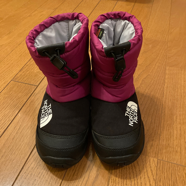 THE NORTH FACE(ザノースフェイス)のサリー様専用ノースフェイス ヌプシブーティーVI キッズ  スノーブーツ22cm キッズ/ベビー/マタニティのキッズ靴/シューズ(15cm~)(ブーツ)の商品写真