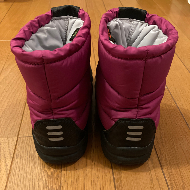 THE NORTH FACE(ザノースフェイス)のサリー様専用ノースフェイス ヌプシブーティーVI キッズ  スノーブーツ22cm キッズ/ベビー/マタニティのキッズ靴/シューズ(15cm~)(ブーツ)の商品写真